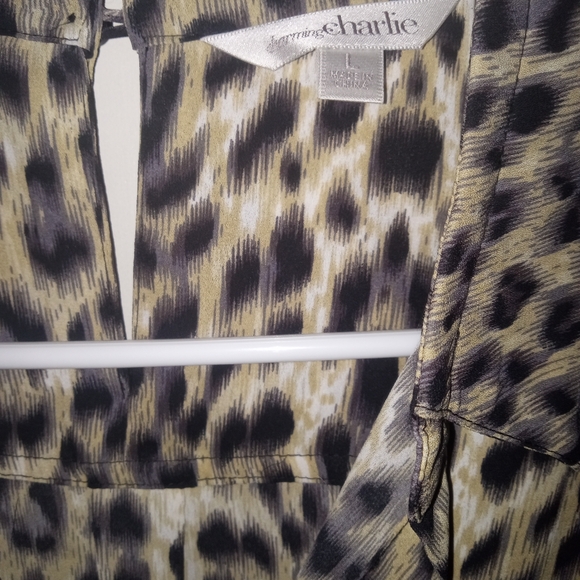 Nwt Charming Charlie V-Neck Animal Print Blouse Large - Picture 2 of 6